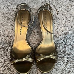 Chinese Laundry heels in gold. Size 9.